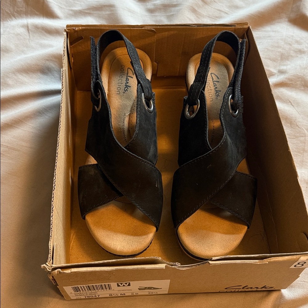Clarks Black and Tan Wedge Sandals - Picture 4 of 4